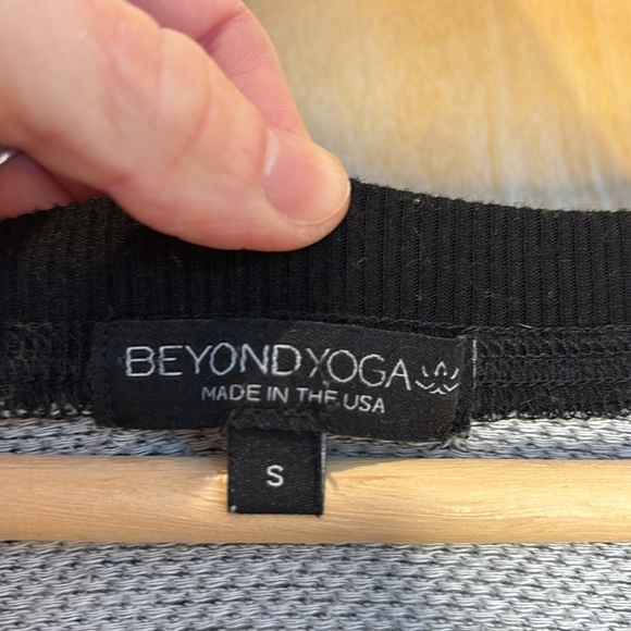Beyond Yoga Sweater Colorblock Crewneck Black Grey Size Small - Picture 5 of 6